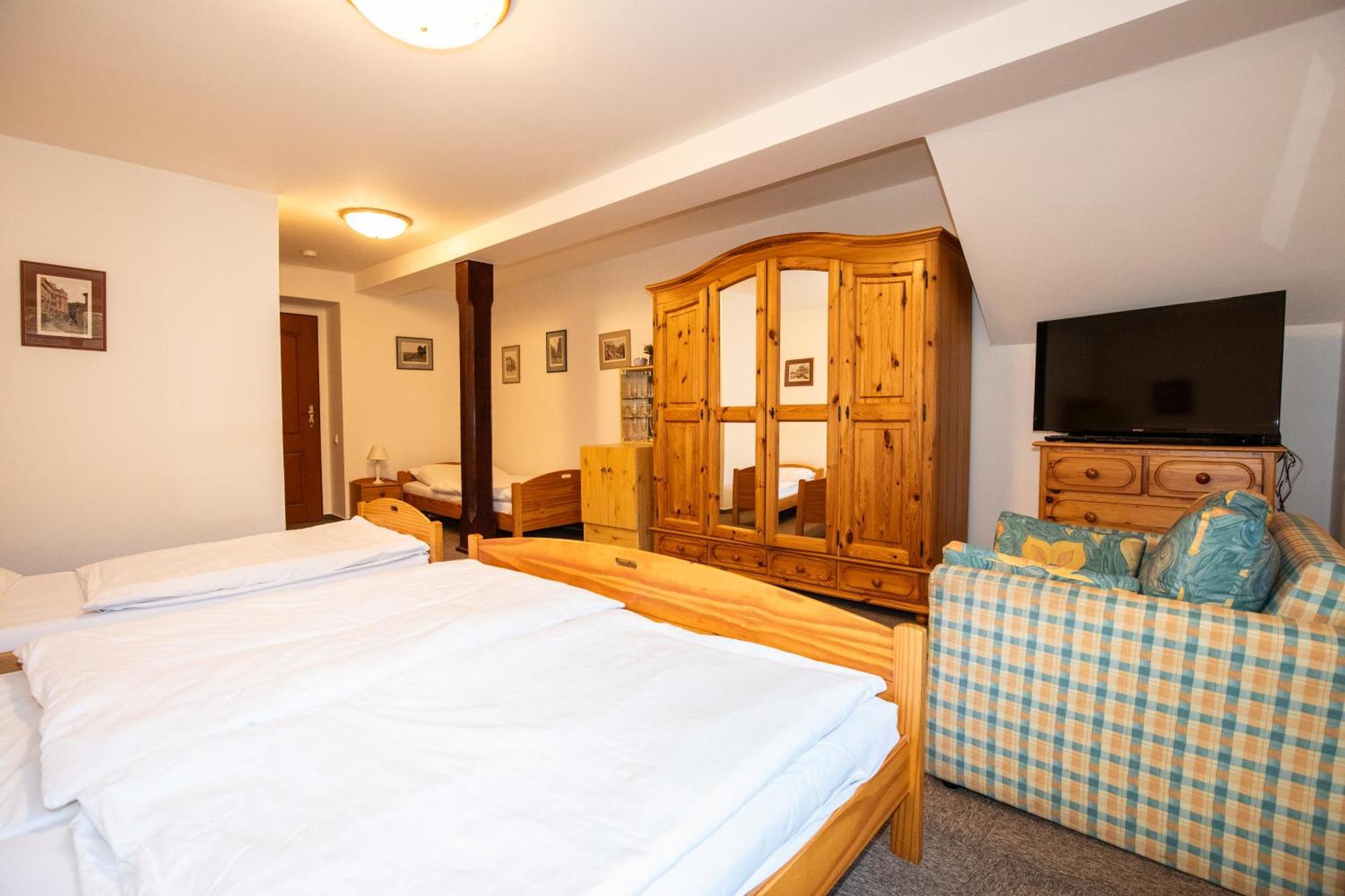 Křivoklát Resort U Jelena מראה חיצוני תמונה