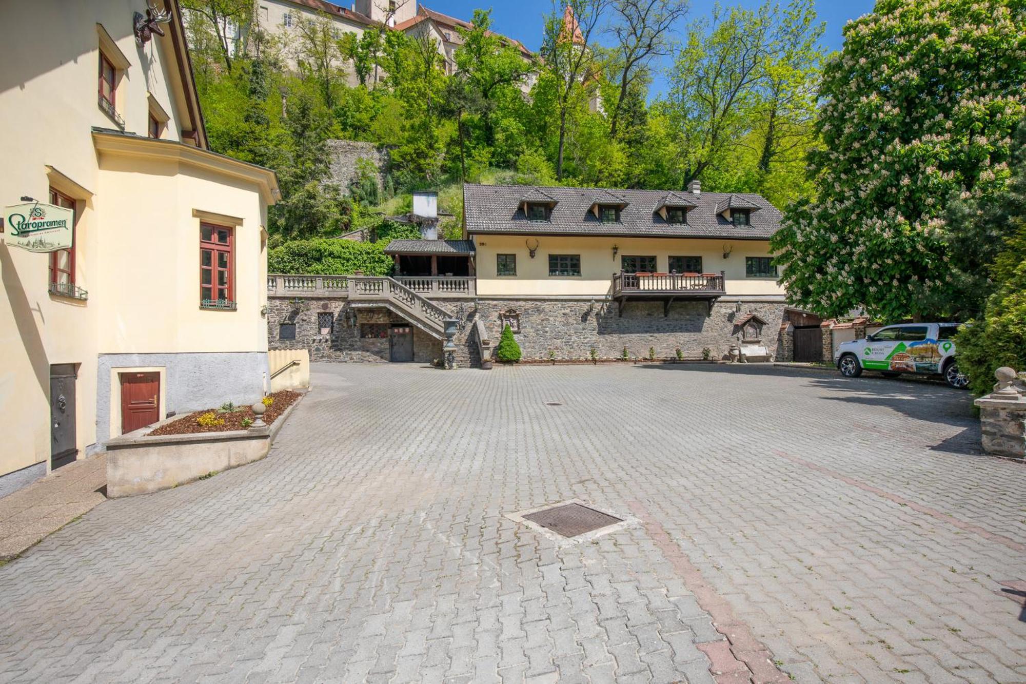 Křivoklát Resort U Jelena מראה חיצוני תמונה