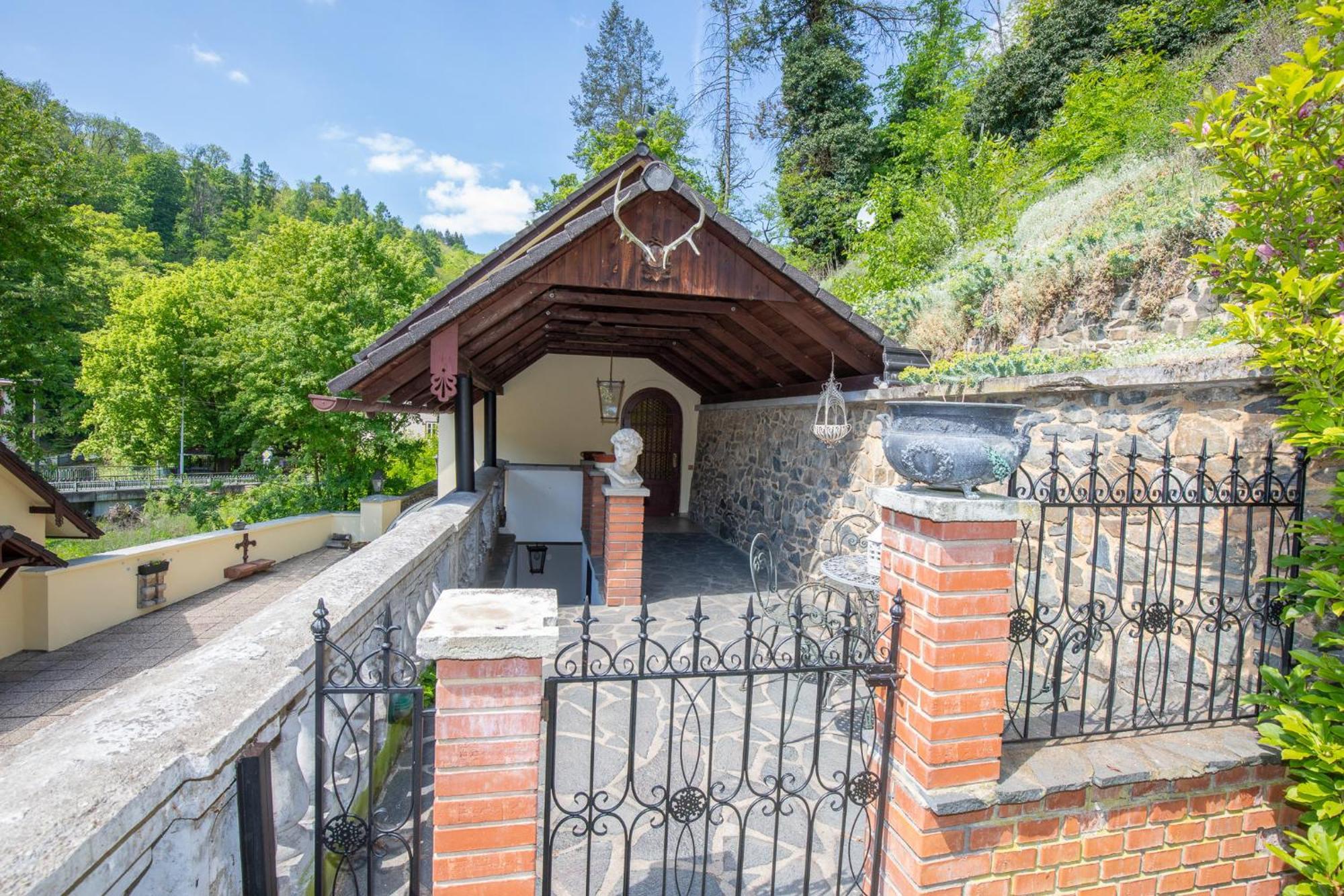 Křivoklát Resort U Jelena מראה חיצוני תמונה
