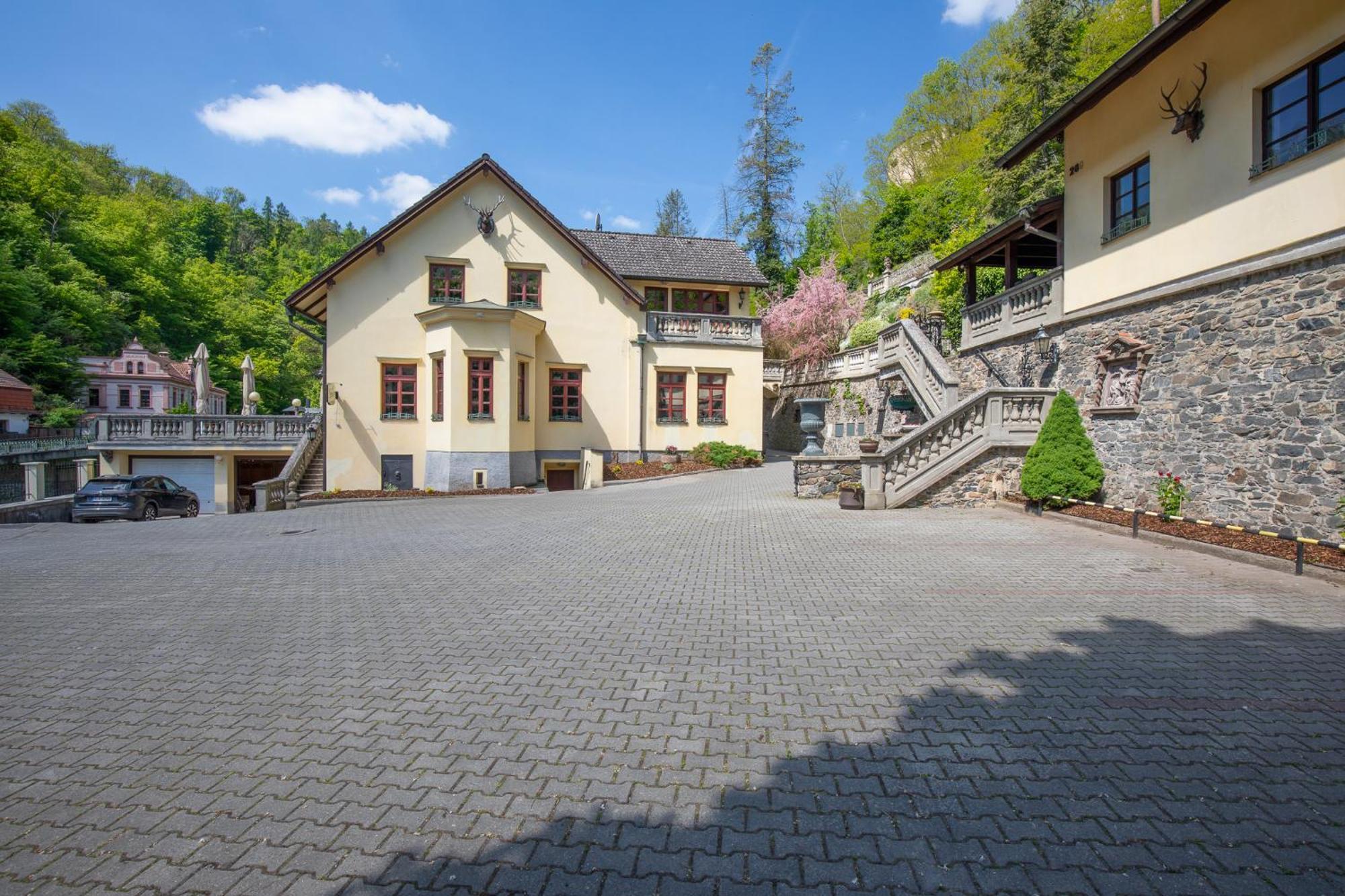 Křivoklát Resort U Jelena מראה חיצוני תמונה
