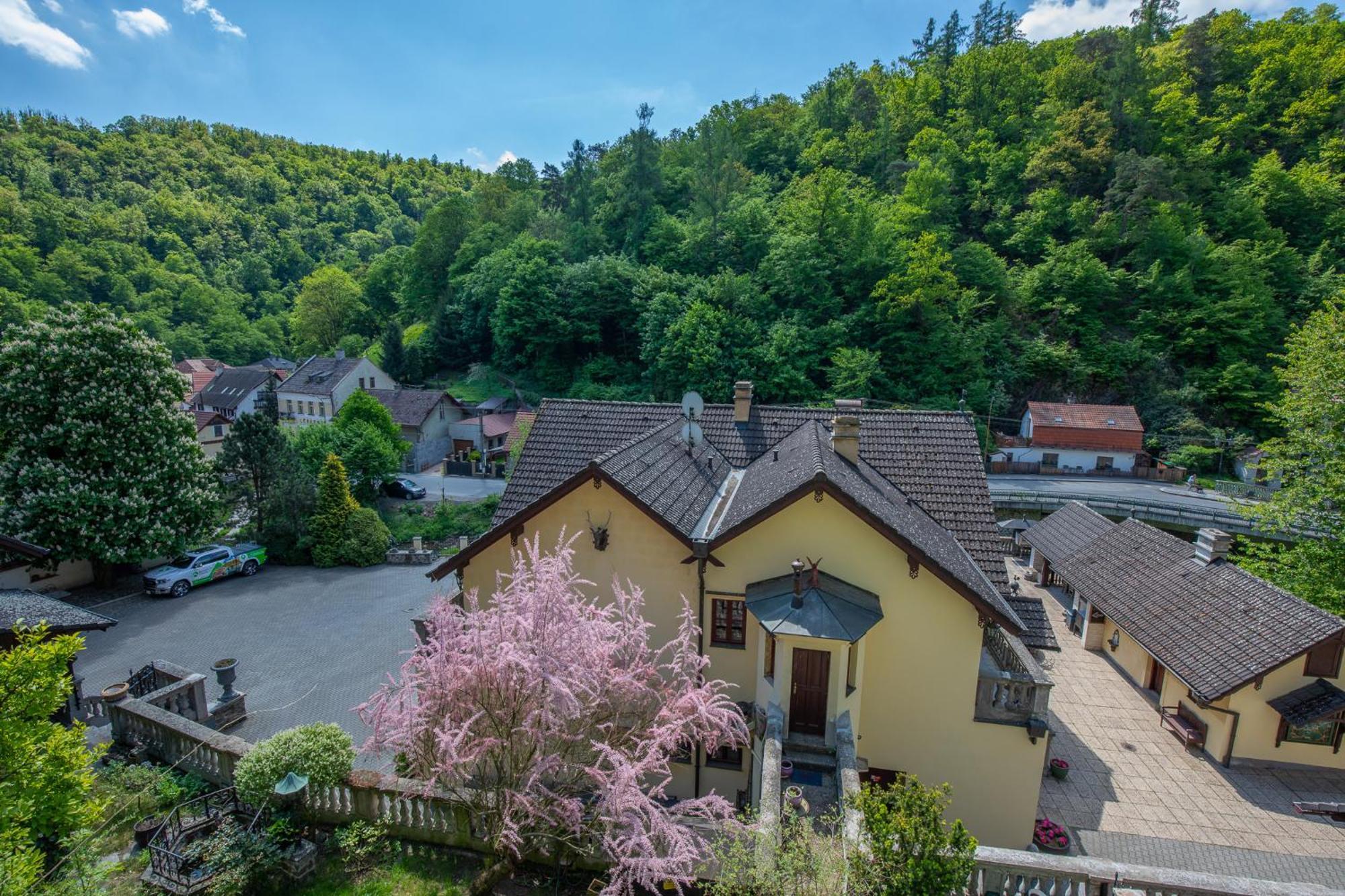 Křivoklát Resort U Jelena מראה חיצוני תמונה