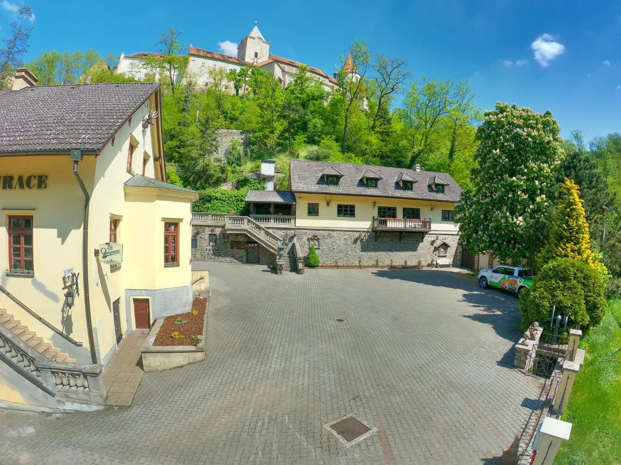 Křivoklát Resort U Jelena מראה חיצוני תמונה