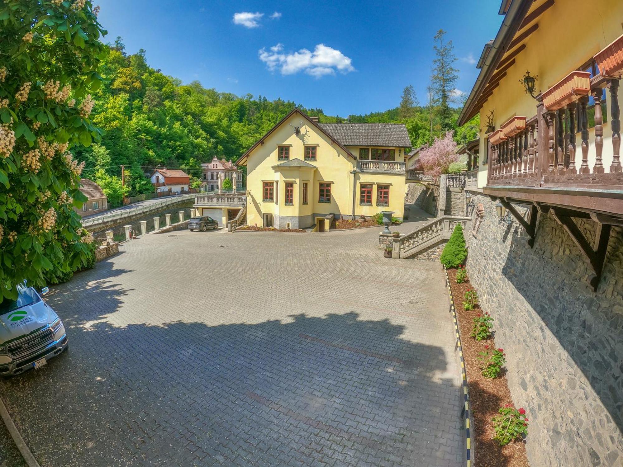 Křivoklát Resort U Jelena מראה חיצוני תמונה