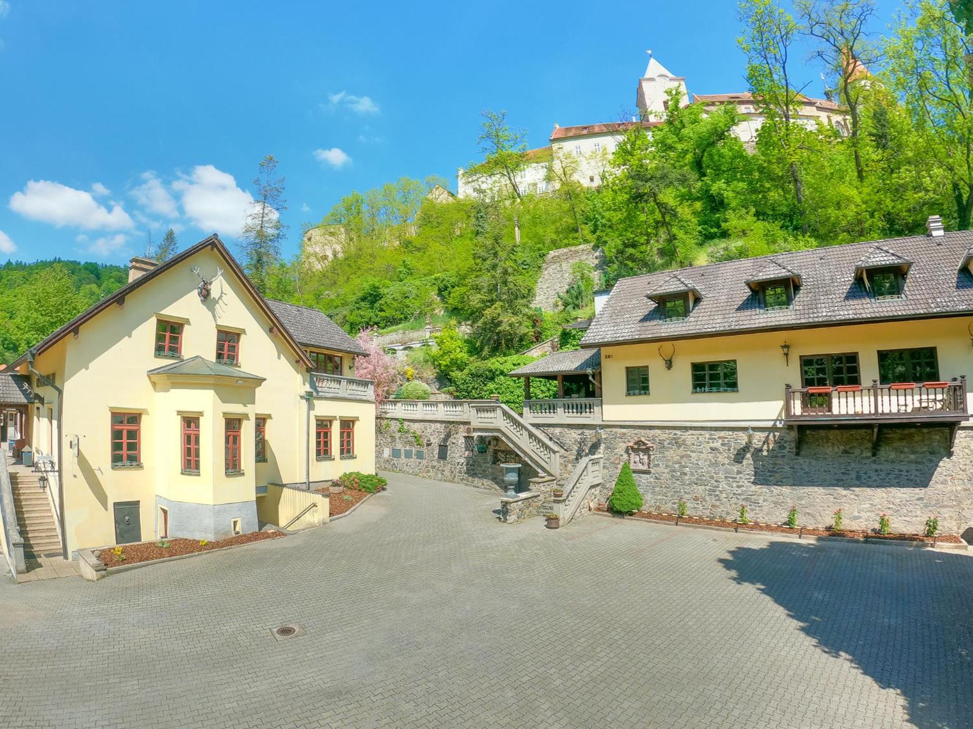 Křivoklát Resort U Jelena מראה חיצוני תמונה