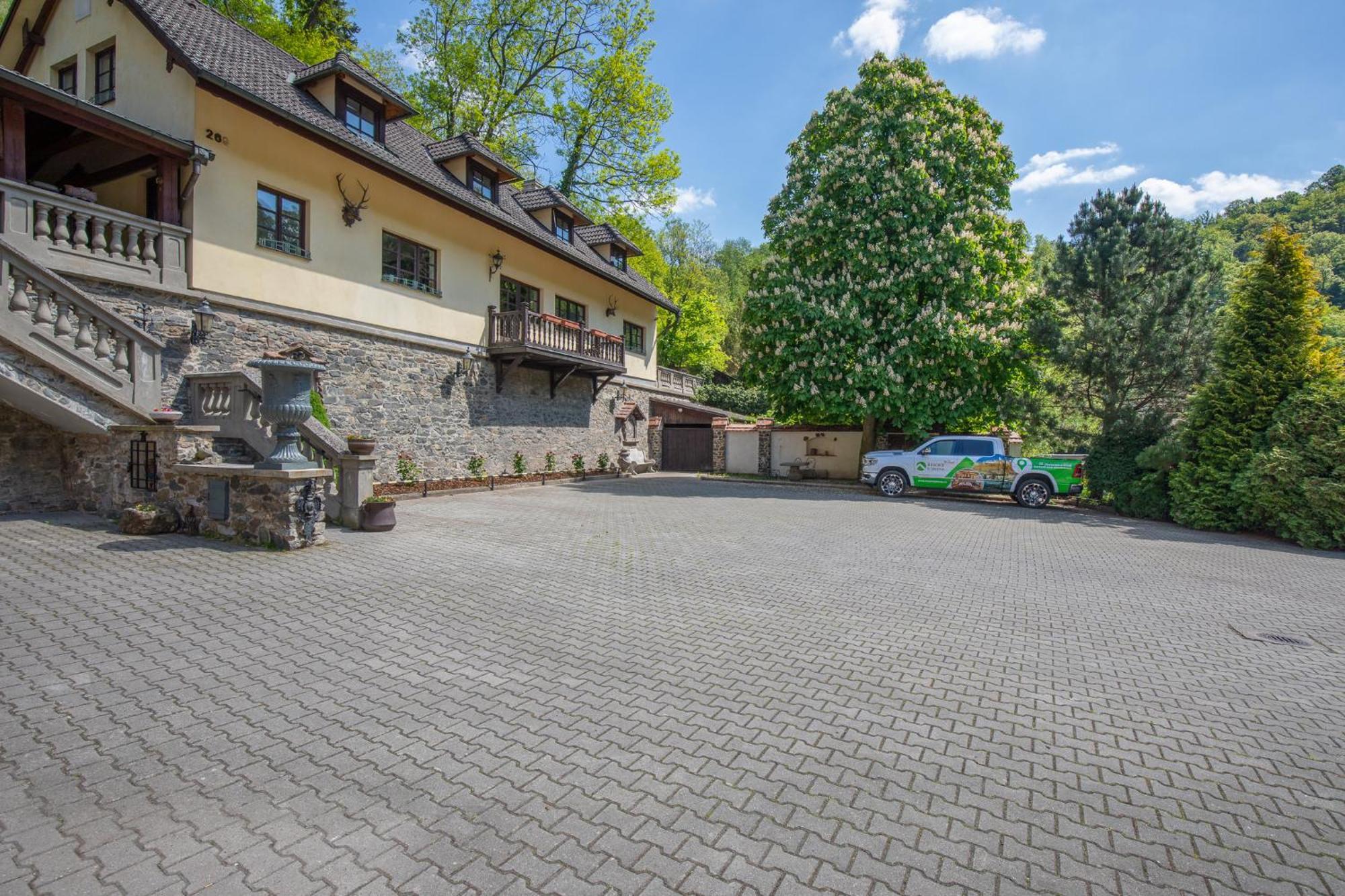 Křivoklát Resort U Jelena מראה חיצוני תמונה